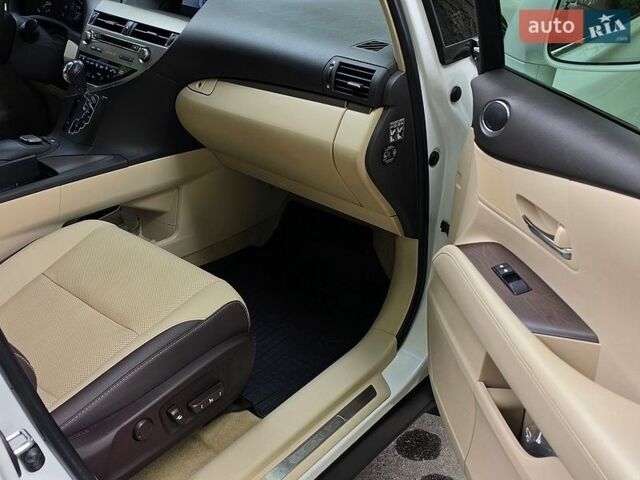 Белый Лексус РХ, объемом двигателя 3.46 л и пробегом 125 тыс. км за 21999 $, фото 10 на Automoto.ua