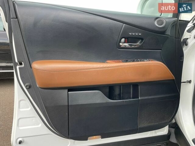 Белый Лексус РХ, объемом двигателя 3.46 л и пробегом 334 тыс. км за 16990 $, фото 7 на Automoto.ua