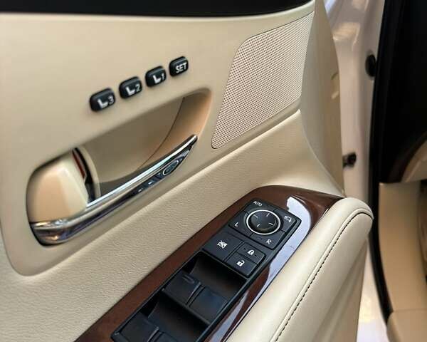 Білий Лексус РХ, об'ємом двигуна 3.5 л та пробігом 215 тис. км за 18000 $, фото 15 на Automoto.ua