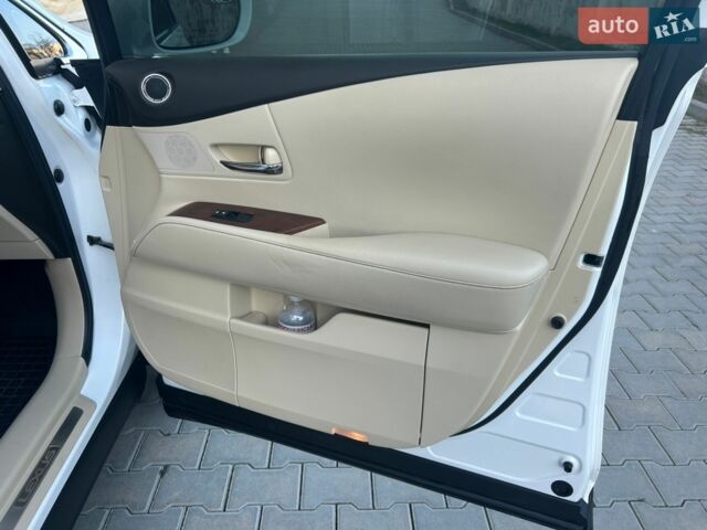 Белый Лексус РХ, объемом двигателя 3.46 л и пробегом 170 тыс. км за 26000 $, фото 87 на Automoto.ua