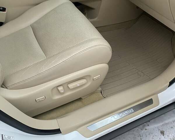 Белый Лексус РХ, объемом двигателя 3.46 л и пробегом 137 тыс. км за 25000 $, фото 5 на Automoto.ua