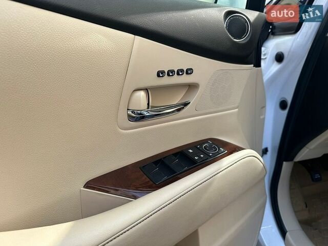 Белый Лексус РХ, объемом двигателя 3.46 л и пробегом 107 тыс. км за 15900 $, фото 19 на Automoto.ua