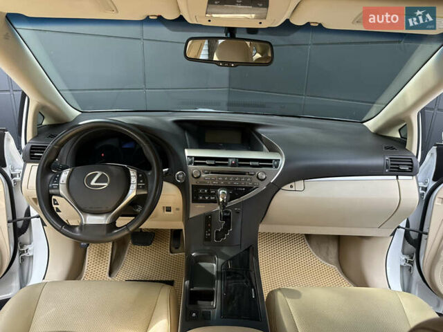 Белый Лексус РХ, объемом двигателя 2.7 л и пробегом 189 тыс. км за 17999 $, фото 4 на Automoto.ua