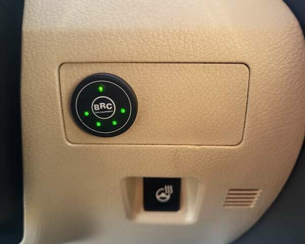 Белый Лексус РХ, объемом двигателя 3.5 л и пробегом 237 тыс. км за 21999 $, фото 3 на Automoto.ua