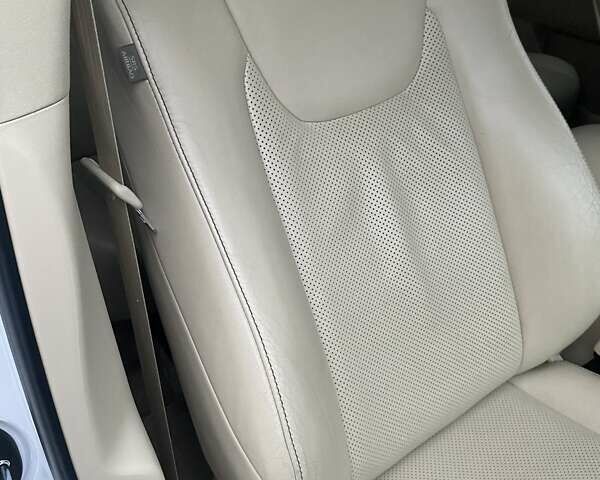 Белый Лексус РХ, объемом двигателя 3.46 л и пробегом 137 тыс. км за 25000 $, фото 4 на Automoto.ua