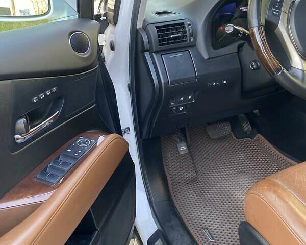Белый Лексус РХ, объемом двигателя 3.46 л и пробегом 251 тыс. км за 17500 $, фото 10 на Automoto.ua