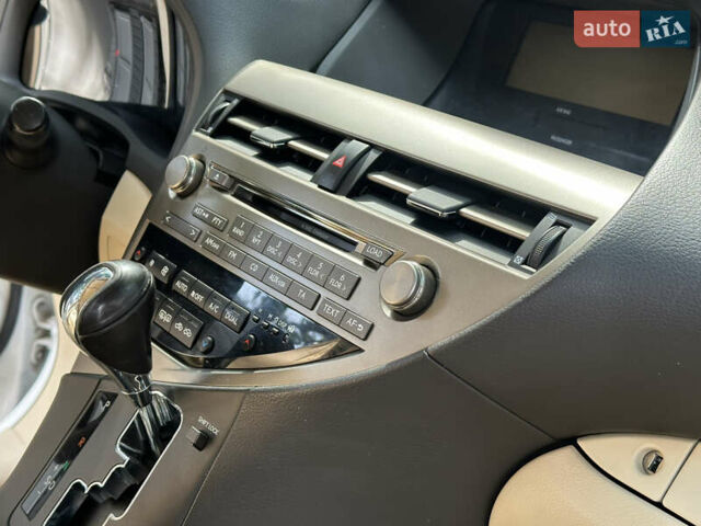 Белый Лексус РХ, объемом двигателя 2.7 л и пробегом 189 тыс. км за 17999 $, фото 49 на Automoto.ua