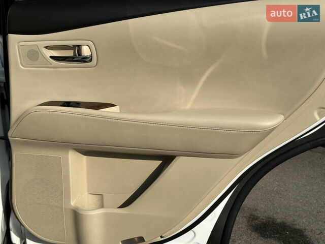 Белый Лексус РХ, объемом двигателя 3.46 л и пробегом 238 тыс. км за 21900 $, фото 14 на Automoto.ua