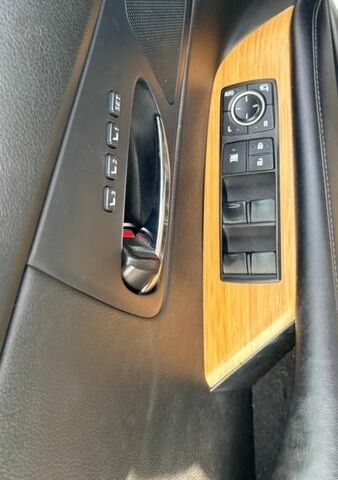 Белый Лексус РХ, объемом двигателя 3.5 л и пробегом 240 тыс. км за 24700 $, фото 14 на Automoto.ua