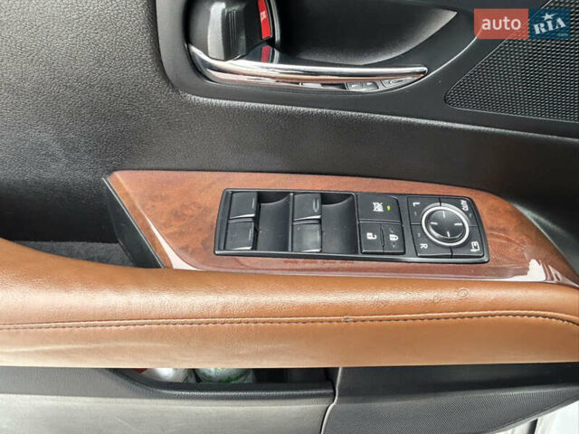 Белый Лексус РХ, объемом двигателя 3.46 л и пробегом 247 тыс. км за 23700 $, фото 43 на Automoto.ua