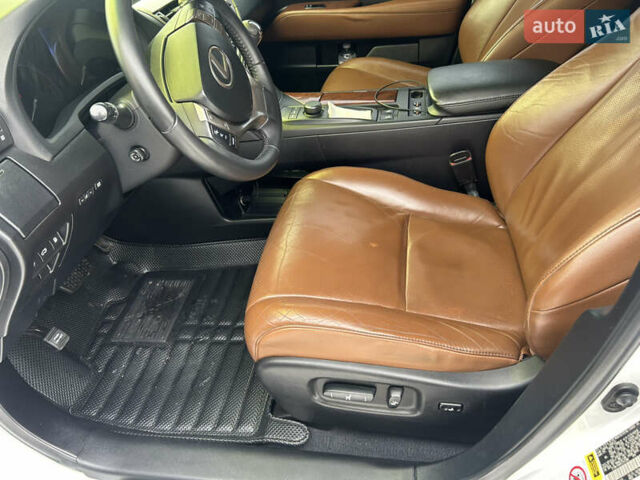 Белый Лексус РХ, объемом двигателя 3.46 л и пробегом 247 тыс. км за 23700 $, фото 19 на Automoto.ua