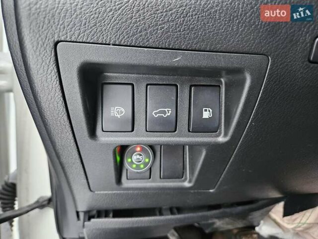 Белый Лексус РХ, объемом двигателя 3.5 л и пробегом 164 тыс. км за 10500 $, фото 33 на Automoto.ua