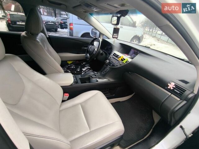 Белый Лексус РХ, объемом двигателя 3.46 л и пробегом 200 тыс. км за 16500 $, фото 2 на Automoto.ua