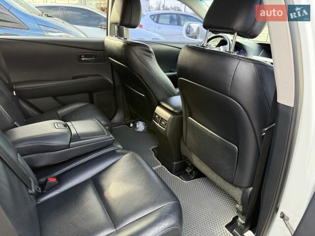 Белый Лексус РХ, объемом двигателя 2.67 л и пробегом 159 тыс. км за 23200 $, фото 7 на Automoto.ua