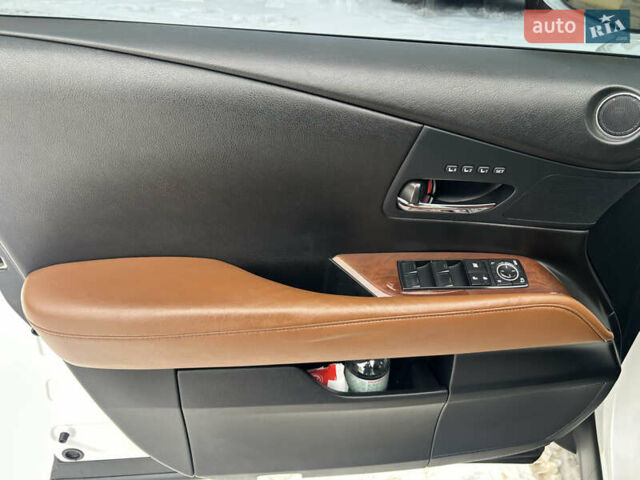 Белый Лексус РХ, объемом двигателя 3.46 л и пробегом 247 тыс. км за 23700 $, фото 20 на Automoto.ua