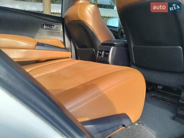 Белый Лексус РХ, объемом двигателя 3.5 л и пробегом 171 тыс. км за 23500 $, фото 2 на Automoto.ua