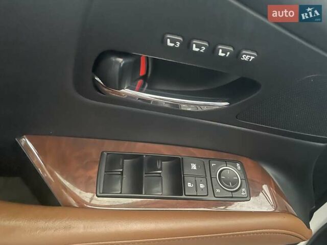 Белый Лексус РХ, объемом двигателя 3.46 л и пробегом 156 тыс. км за 24800 $, фото 4 на Automoto.ua