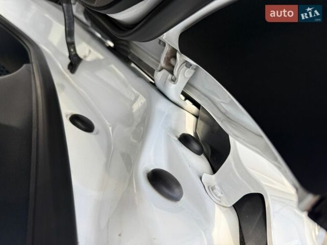 Белый Лексус РХ, объемом двигателя 2.67 л и пробегом 159 тыс. км за 23200 $, фото 48 на Automoto.ua