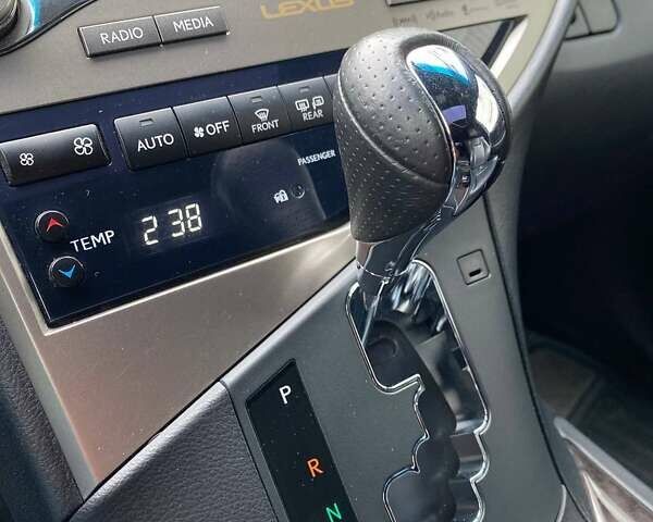 Білий Лексус РХ, об'ємом двигуна 3.46 л та пробігом 225 тис. км за 22199 $, фото 18 на Automoto.ua