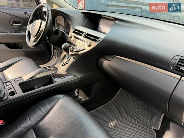 Белый Лексус РХ, объемом двигателя 2.67 л и пробегом 159 тыс. км за 23200 $, фото 25 на Automoto.ua