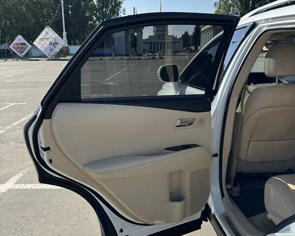 Белый Лексус РХ, объемом двигателя 3.46 л и пробегом 185 тыс. км за 23500 $, фото 6 на Automoto.ua