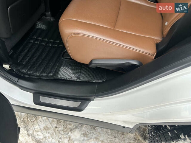 Белый Лексус РХ, объемом двигателя 3.46 л и пробегом 247 тыс. км за 23700 $, фото 26 на Automoto.ua