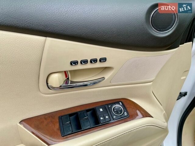 Белый Лексус РХ, объемом двигателя 3.46 л и пробегом 209 тыс. км за 17000 $, фото 14 на Automoto.ua