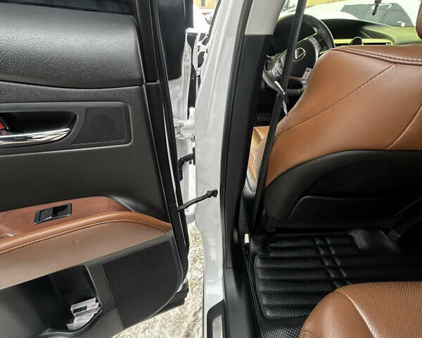 Белый Лексус РХ, объемом двигателя 3.46 л и пробегом 247 тыс. км за 23700 $, фото 22 на Automoto.ua