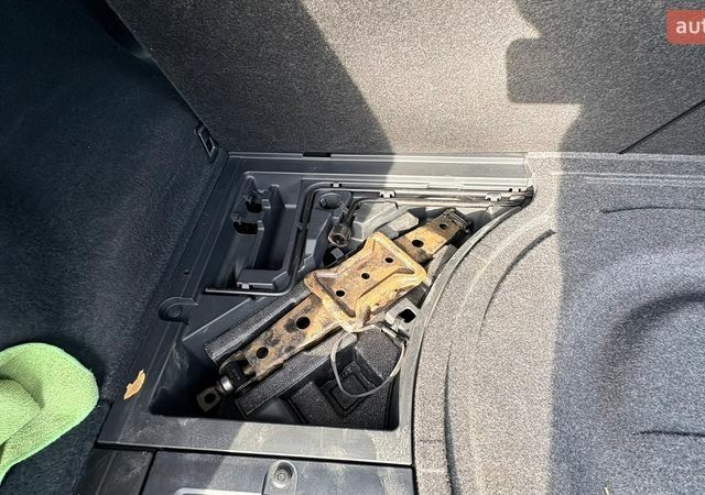 Белый Лексус РХ, объемом двигателя 3.5 л и пробегом 240 тыс. км за 24700 $, фото 23 на Automoto.ua