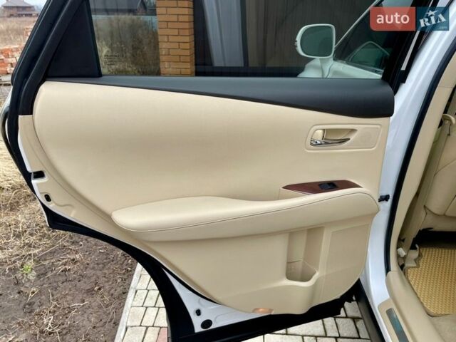 Белый Лексус РХ, объемом двигателя 3.46 л и пробегом 209 тыс. км за 17000 $, фото 18 на Automoto.ua