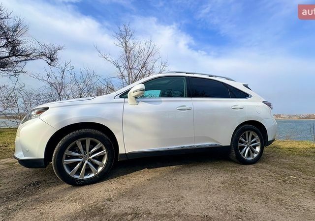 Белый Лексус РХ, объемом двигателя 3.5 л и пробегом 240 тыс. км за 24700 $, фото 1 на Automoto.ua
