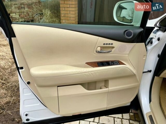 Белый Лексус РХ, объемом двигателя 3.46 л и пробегом 209 тыс. км за 17000 $, фото 16 на Automoto.ua