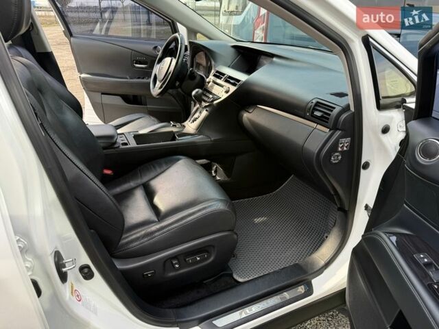 Белый Лексус РХ, объемом двигателя 2.67 л и пробегом 159 тыс. км за 23200 $, фото 22 на Automoto.ua