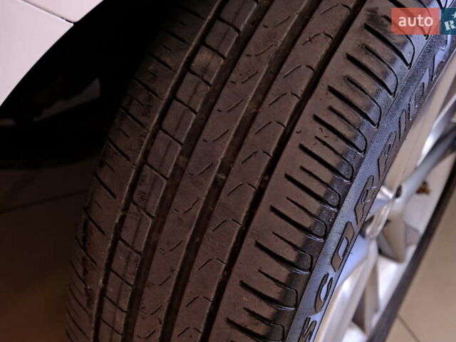 Белый Лексус РХ, объемом двигателя 3.46 л и пробегом 135 тыс. км за 21900 $, фото 67 на Automoto.ua