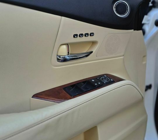 Білий Лексус РХ, об'ємом двигуна 3.46 л та пробігом 131 тис. км за 19500 $, фото 18 на Automoto.ua