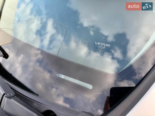 Белый Лексус РХ, объемом двигателя 2.67 л и пробегом 159 тыс. км за 23200 $, фото 47 на Automoto.ua