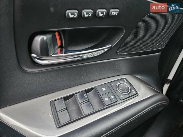 Белый Лексус РХ, объемом двигателя 3.5 л и пробегом 164 тыс. км за 10500 $, фото 32 на Automoto.ua