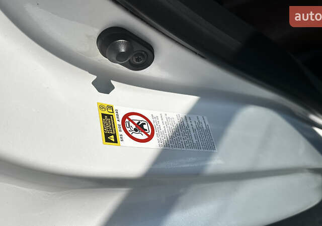 Білий Лексус РХ, об'ємом двигуна 2.67 л та пробігом 149 тис. км за 25500 $, фото 26 на Automoto.ua