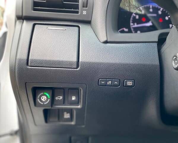 Білий Лексус РХ, об'ємом двигуна 3.46 л та пробігом 225 тис. км за 22199 $, фото 27 на Automoto.ua