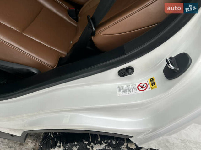 Белый Лексус РХ, объемом двигателя 3.46 л и пробегом 247 тыс. км за 23700 $, фото 25 на Automoto.ua