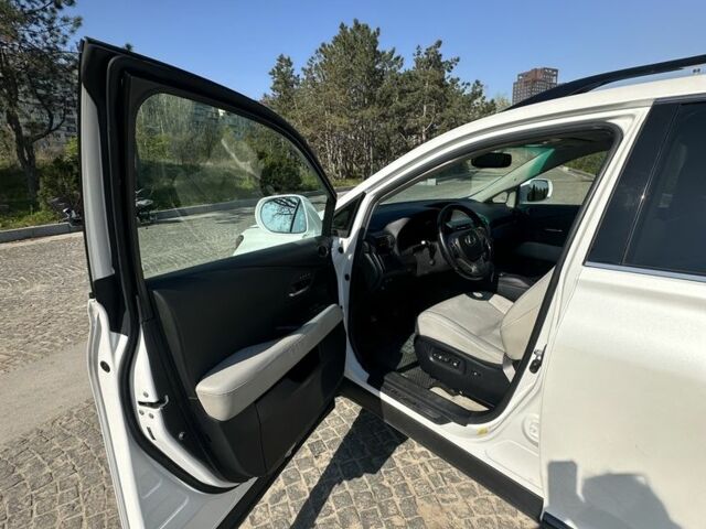 Белый Лексус РХ, объемом двигателя 3.5 л и пробегом 155 тыс. км за 18500 $, фото 4 на Automoto.ua