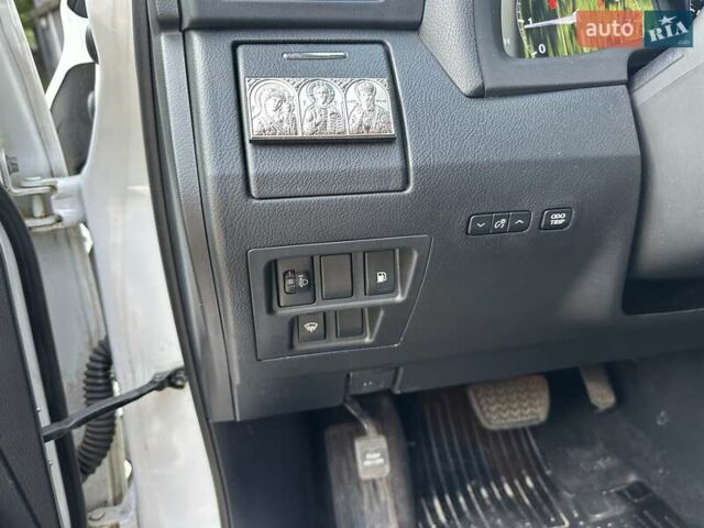 Білий Лексус РХ, об'ємом двигуна 2.67 л та пробігом 147 тис. км за 18900 $, фото 27 на Automoto.ua