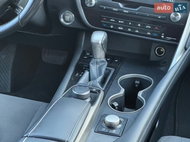 Білий Лексус РХ, об'ємом двигуна 2 л та пробігом 209 тис. км за 26950 $, фото 55 на Automoto.ua