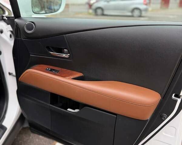 Білий Лексус РХ, об'ємом двигуна 3.46 л та пробігом 80 тис. км за 27500 $, фото 6 на Automoto.ua