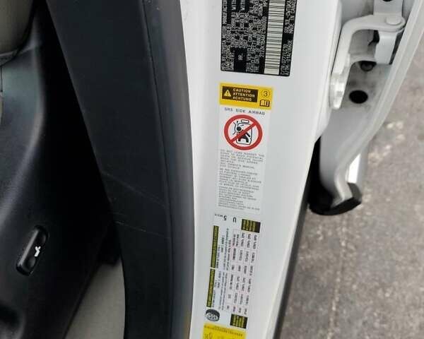 Белый Лексус РХ, объемом двигателя 3.46 л и пробегом 146 тыс. км за 5700 $, фото 12 на Automoto.ua