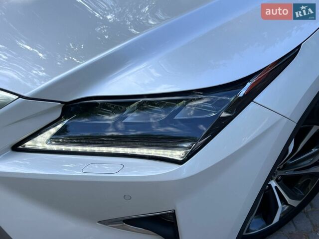 Білий Лексус РХ, об'ємом двигуна 2 л та пробігом 210 тис. км за 25899 $, фото 6 на Automoto.ua