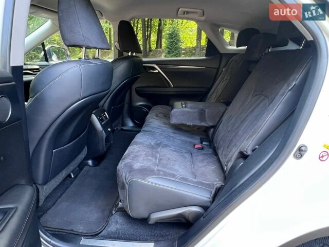 Білий Лексус РХ, об'ємом двигуна 2 л та пробігом 210 тис. км за 25899 $, фото 48 на Automoto.ua