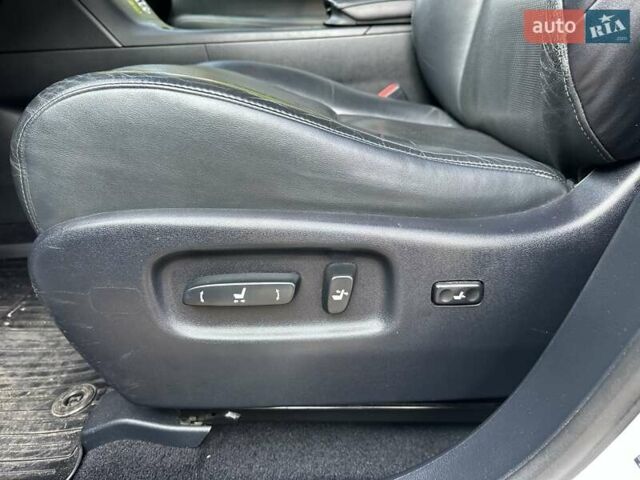 Білий Лексус РХ, об'ємом двигуна 2.67 л та пробігом 147 тис. км за 18900 $, фото 26 на Automoto.ua