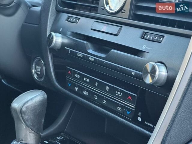 Білий Лексус РХ, об'ємом двигуна 2 л та пробігом 209 тис. км за 26950 $, фото 61 на Automoto.ua