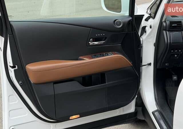 Белый Лексус РХ, объемом двигателя 3.46 л и пробегом 158 тыс. км за 20000 $, фото 15 на Automoto.ua